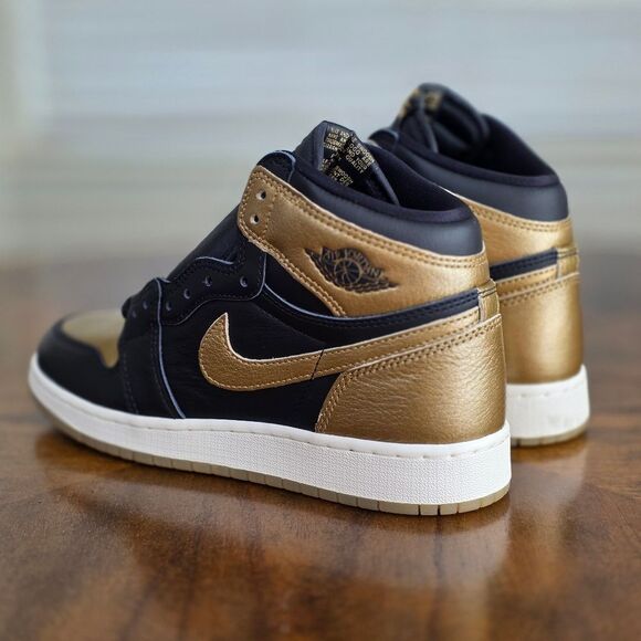 Nike Air Jordan 1 Retro Hi OG Black Metallic Gold FD1437-071 GS 6Y Women's 7.5 - Picture 7 of 14